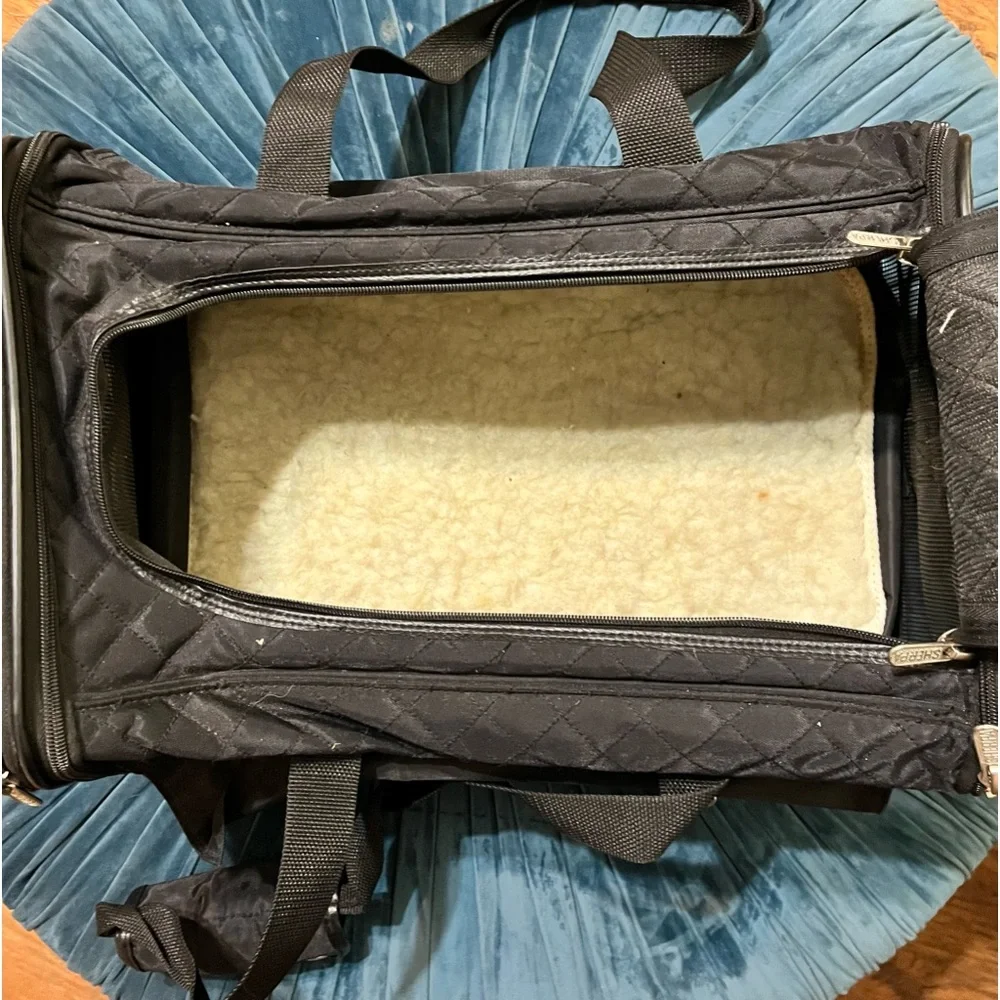 Sherpa’s Soft Side cat Carrier Duffle Bag W/wheels Privacy Curtains, bed,top zip